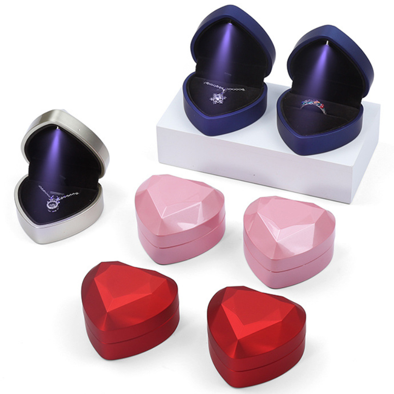 Creative LED Jewelry Ring Box  - đánh giá và giá Luxury Bags List